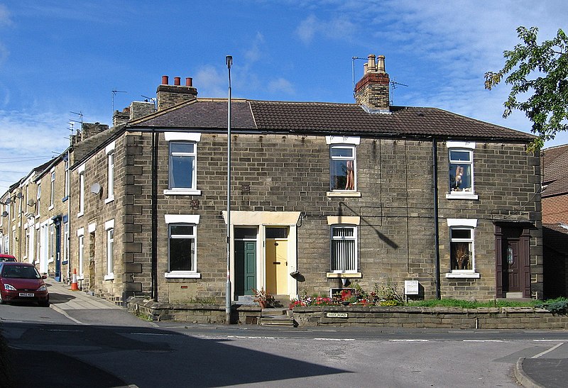 File:Bishop Auckland - houses at junction of Russell Street and West Road - geograph.org.uk - 3698579.jpg