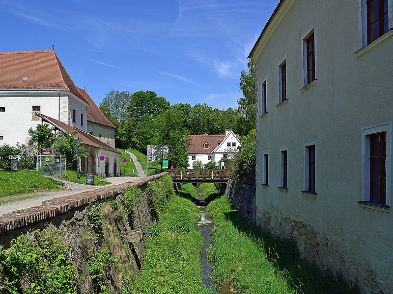 File:Blick zur Stiftsmühle Mauerbach.jpg