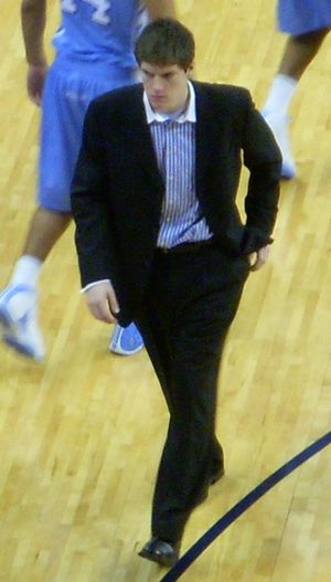 Bobby Frasor walking cropped.jpg