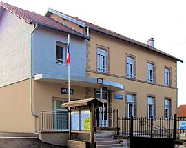 Bonvillet'teki belediye binası ve okul
