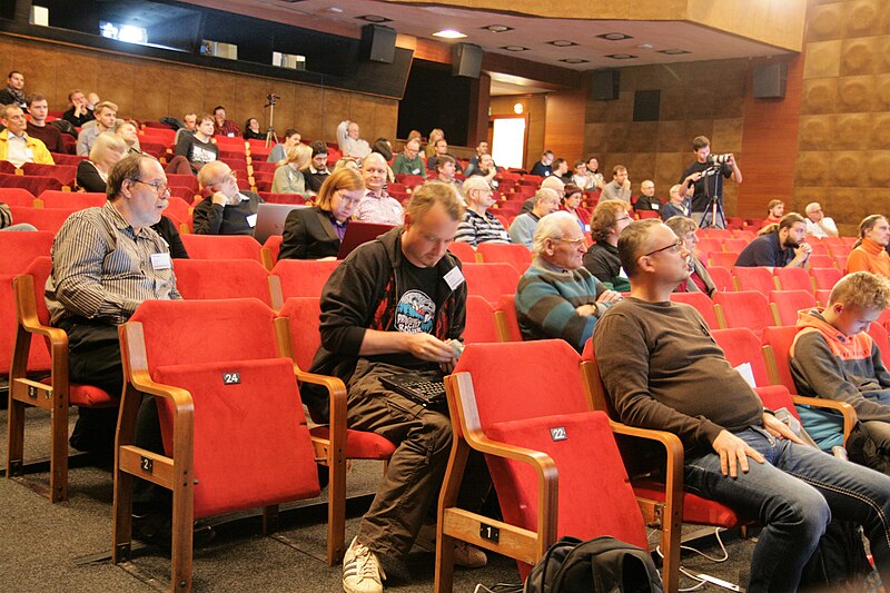 File:Brno, Wikikonference 2016, publikum (5709).jpg