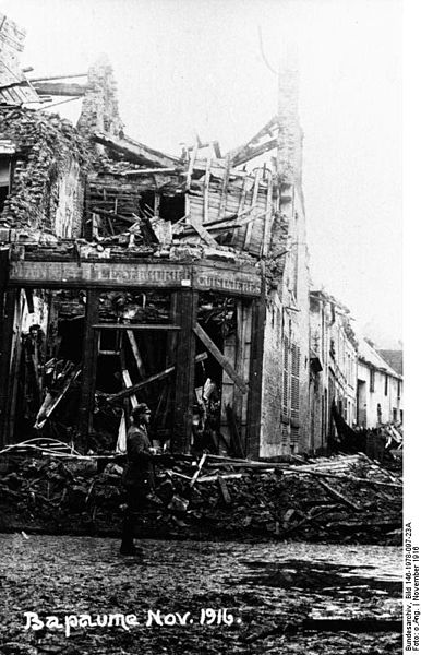 File:Bundesarchiv Bild 146-1978-097-23A, Frankreich, Bapaume, Zerstörungen.jpg