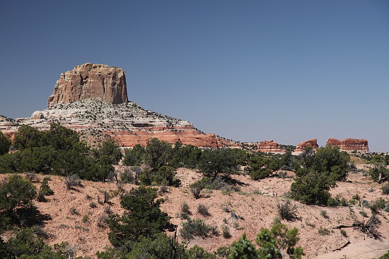 File:Butte near Kaibito, AZ.jpg