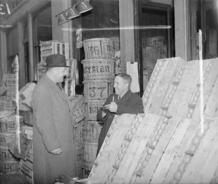 File:Cabbages and Prima Donnas- Life in Wartime Covent Garden, London, England, 1940 D575.jpg