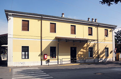 How to get to Stazione Di Carnate-Usmate with public transit - About the place