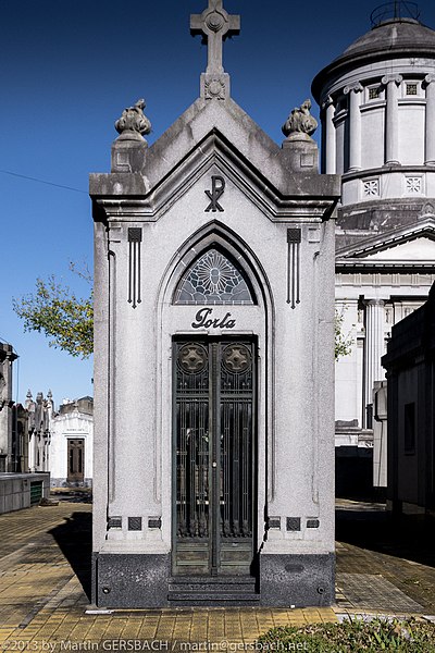 File:Cementerio de la Chacarita (8630882302).jpg