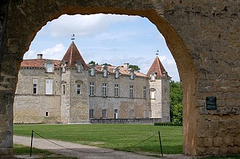 Château de Cazeneuve Gironde 2139.jpg