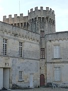 Le donjon central vu depuis la cour.