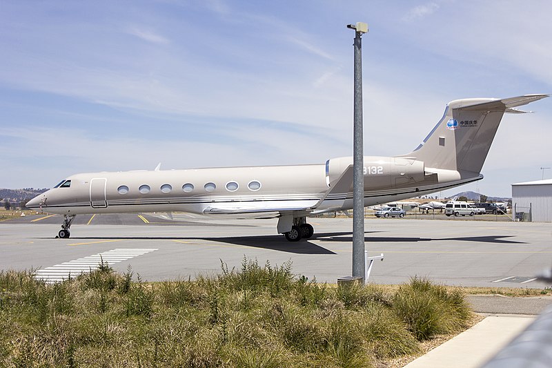 File:China Kingho (B-8132) Gulfstream Aerospace GV-SP (G550) parked on the tarmac at Wagga Wagga Airport (1).jpg