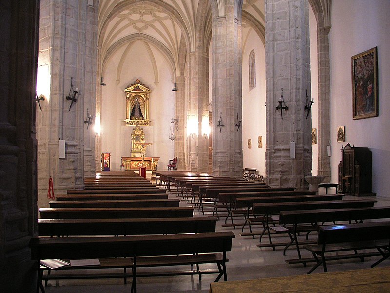 File:Cogolludo Cathedral nave1.jpg