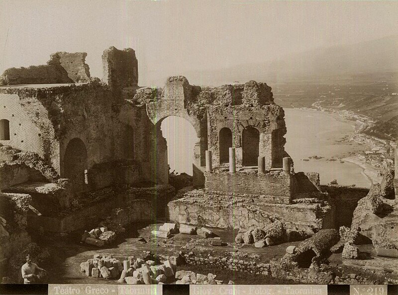 File:Crupi, Giovanni (1861-1925) - n. 0219 - Teatro Greco - Taormina.jpg