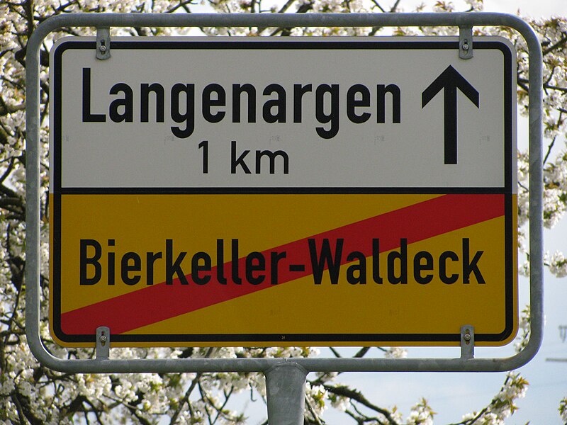 File:D-BW-Langenargen-Bierkeller-Waldeck - Ortsschild a140.JPG