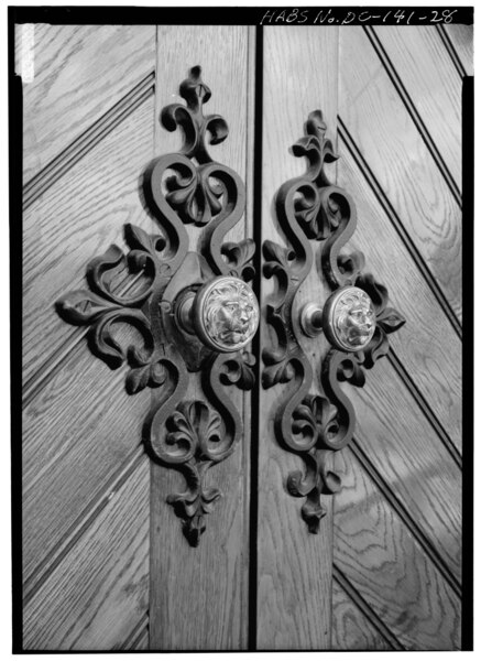 File:DETAIL, EAST ENTRANCE HARDWARE - Smithsonian Institution Building, 1000 Jefferson Drive, between Ninth and Twelfth Streets, Southwest, Washington, District of Columbia, DC HABS DC,WASH,520B-28.tif