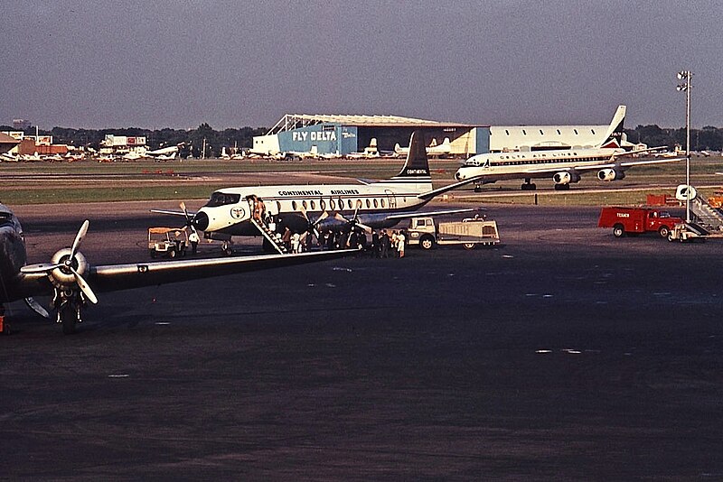 File:Dallas Love Field Airport 1966, Ramp JP7011194.jpg