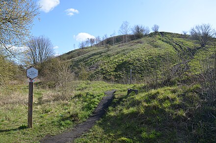 The Saint-Théodore slag heap. A walkway of the Boucle Noire.