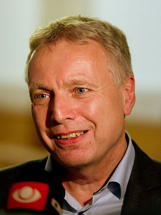 <span class="mw-page-title-main">Uffe Elbæk</span> Danish politician (born 1954)