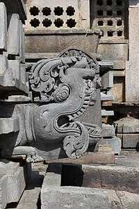 Talang air di Kuil Lakshmi Devi, Doddagaddavalli, abad 12 M