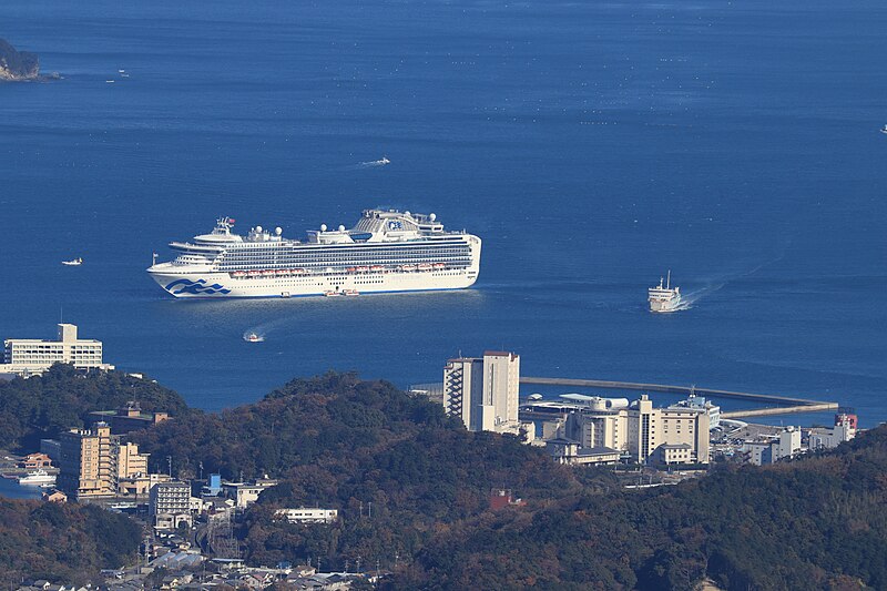 File:Diamond Princess (ship, 2004) and Port of Toba.jpg