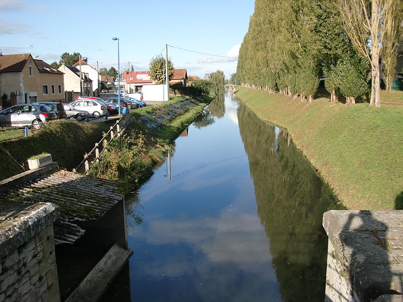 File:Dompierre-Kanal.jpg