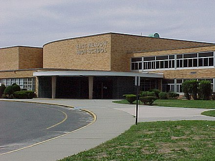 Long school. Ист-Медоу. Deer Park High School (New York). Хай Медоус в Калифорнии. East Meadow.