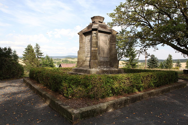 File:Eisfeld-Siegeshöhe-Kriegerdenkmal.jpg