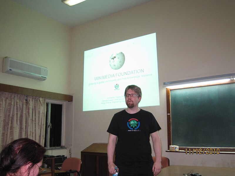 File:Erik Moller of the Wikimedia Foundation presenting at WPMMU5.jpg