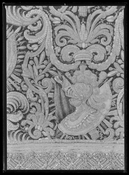 File:Ett av två utslag (6048-6049) till drottning Kristinas kröningskaross med trofémotiv, Paris 1650 - Livrustkammaren - 79035.tif