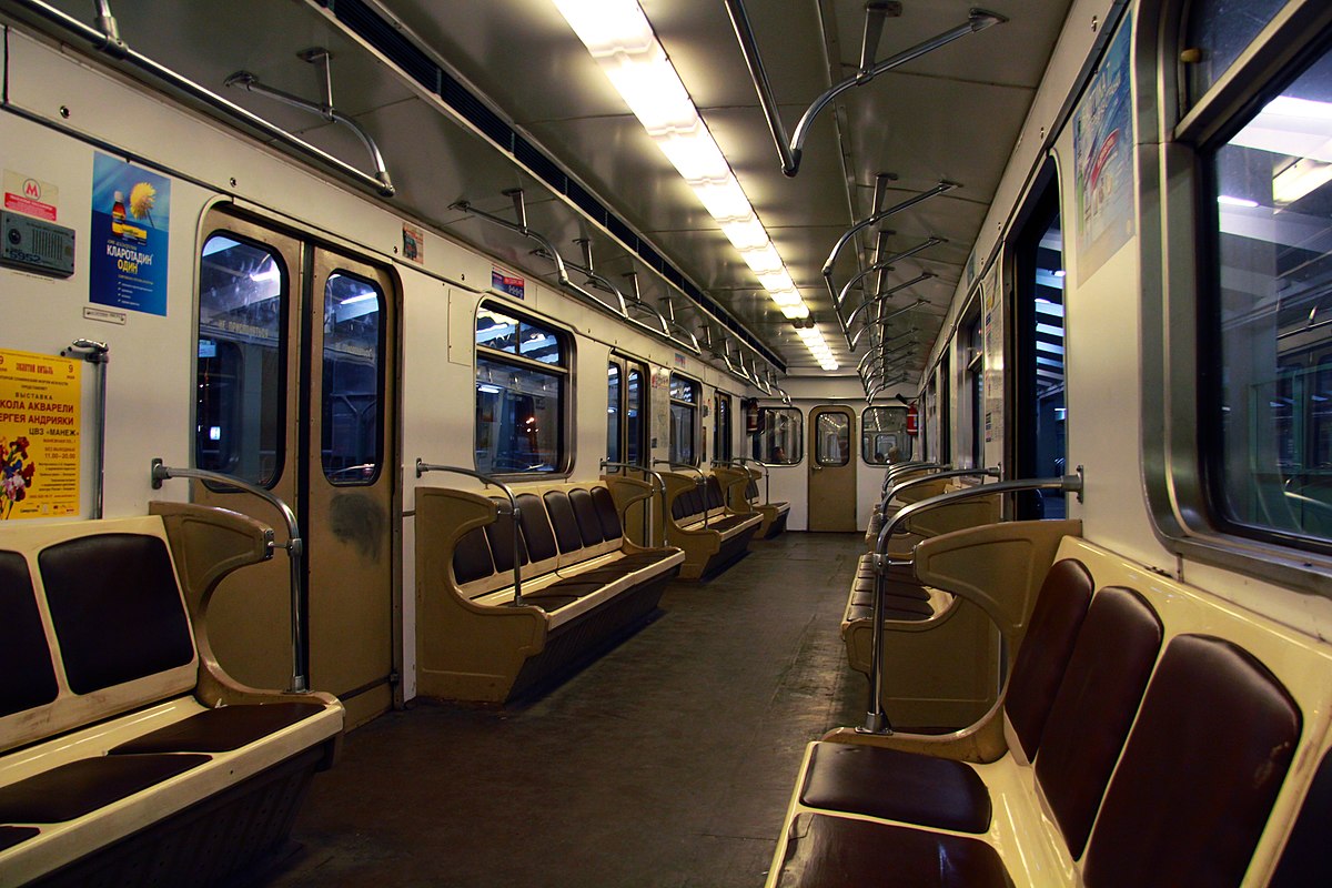Салон вагона метро