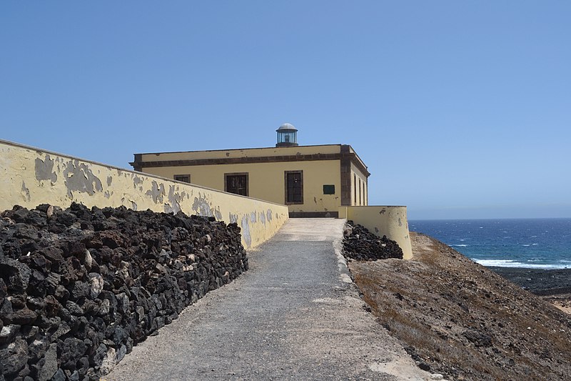 File:Faro del islote de Lobos (03).jpg