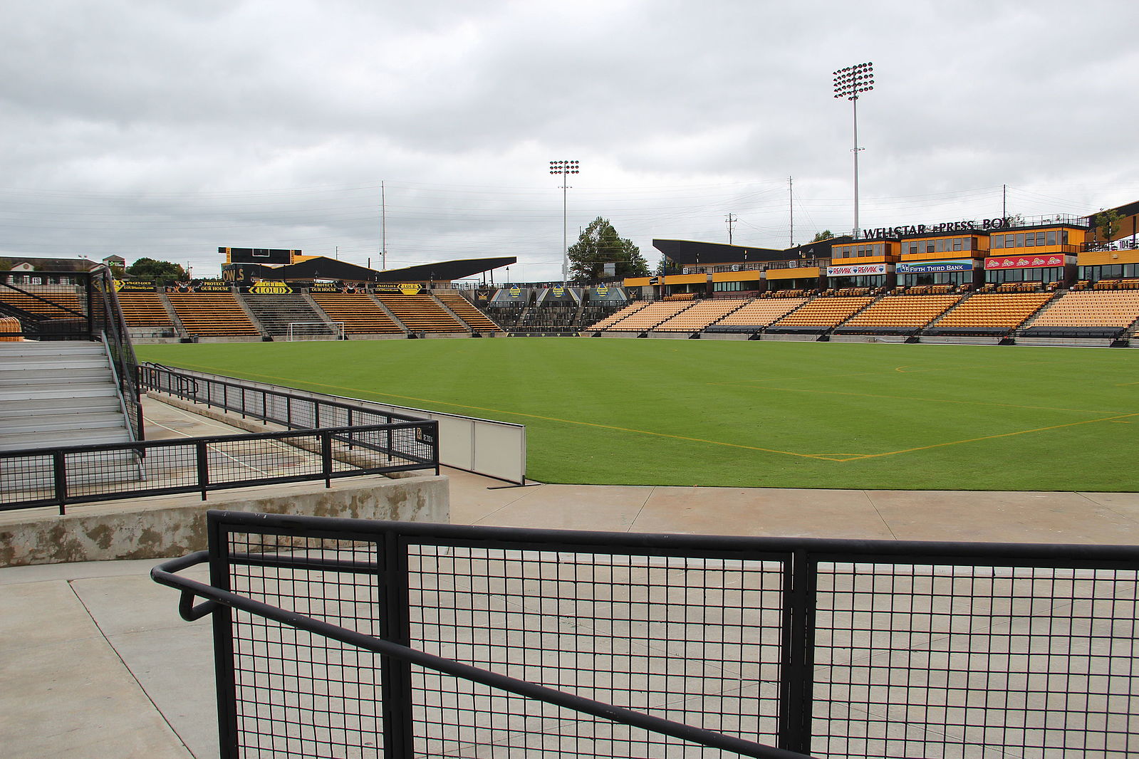 Fifth third Bank Stadium. Atlanta stadioni. Stadium University.