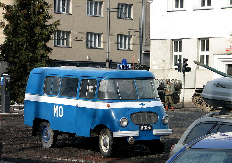 File:Filmmaking of 'Black Thursday' on crossway of ulica Świętojańska and Aleja Józefa Piłsudskiego in Gdynia - 008.jpg