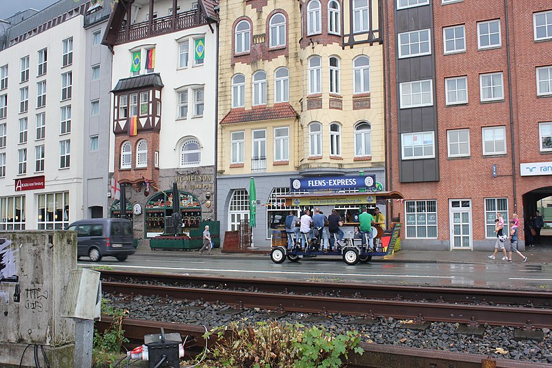 File:Flens-Express. Flensburger Bierbike (Flensburg 2014-07-05).jpg