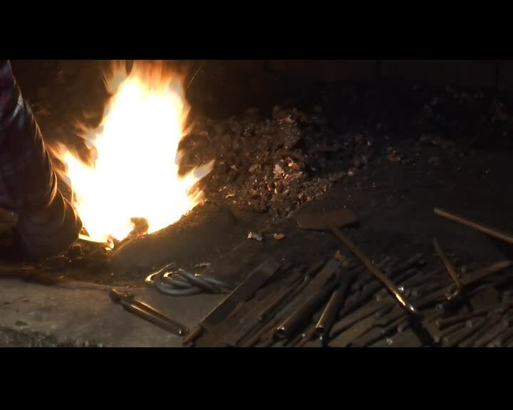 File:Forging a nail. Valašské muzeum v přírodě.webm