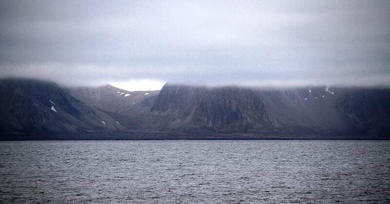 File:Forlandet IMG 4745 Isachsenfjellet Hardiefjellet.JPG