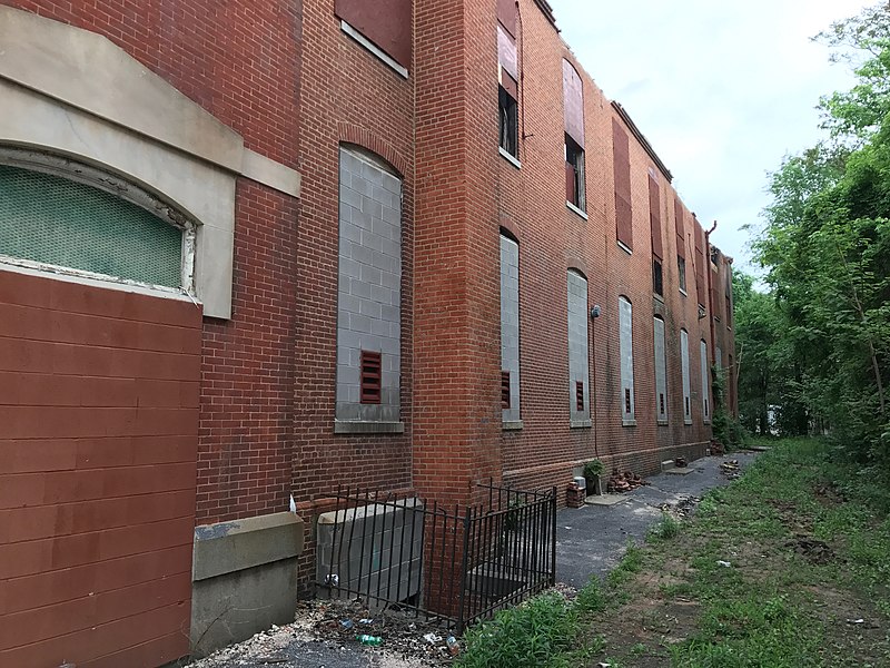 File:Former Public School 103 (PS 103), 1315-1327 Division Street, Baltimore, MD 21217 (34517604146).jpg