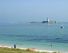 Fort Cigogne vu de l'île du Loc'h.