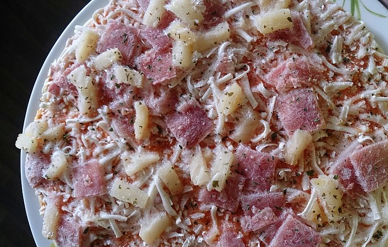 File:Frozen Hawaiian pizza.jpg