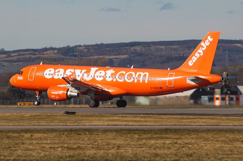 File:G-EZUI A320 Easyjet "Easyjet's 200th Airbus" (25396632430).jpg