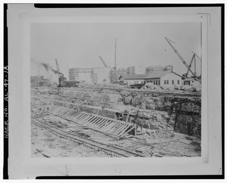 File:GENERAL VIEW OF THE DOWNSTREAM (LOW SIDE) SIDE OF DAM. - Wilson Dam and Hydroelectric Plant, Spanning Tennessee River at Wilson Dam Road (Route 133), Muscle Shoals, Colbert HAER ALA,17-MUSHO,2-18.tif