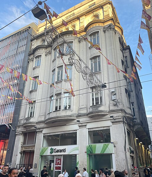 File:Garanti Bank Istiklal.jpg