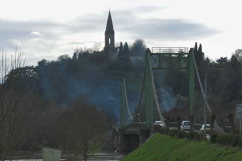 File:Gennes and St Eusèbe.jpg