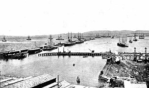 Construcción del espigón en el Puerto de Gibraltar.