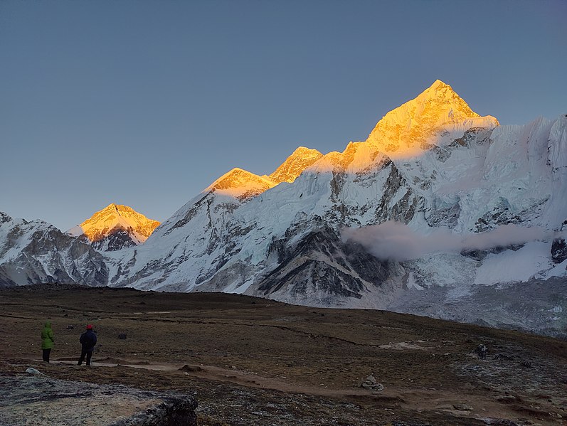 File:Golden Everest from Kala Patthar.jpg