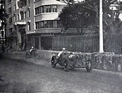 Un passage des concurrents devant le forum (1934).