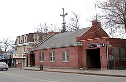 Station house located above the platforms at Giffords Lane Great Kills sta hs jeh.JPG