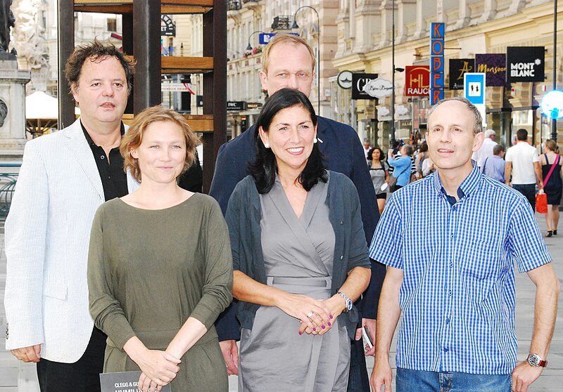 File:GuentherZ 2012-06-28 0039 Wien01 Graben Humiliation Guttmann Taig Zobernig Spera Clegg.jpg