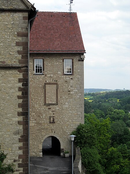 File:Gymnasium Marianum Warburg (Unterer Eingang).jpg