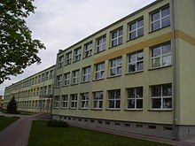 Plik:Gymnasium_in_Mońki_1.JPG