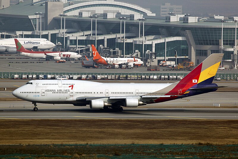 File:HL7418 - Asiana Airlines - Boeing 747-48E - ICN (16446351566).jpg