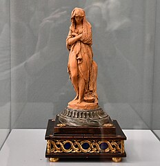 Jean-Antoine Houdon, L'Hiver ou La frileuse, 1781, esquisse en terre cuite. Le musée conserve également la version en marbre réalisé pour le salon de 1783